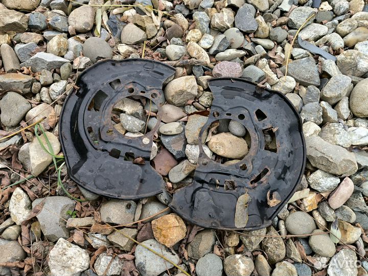 Tоyоtа Rаv4 2007 30 кожух тормозной передний