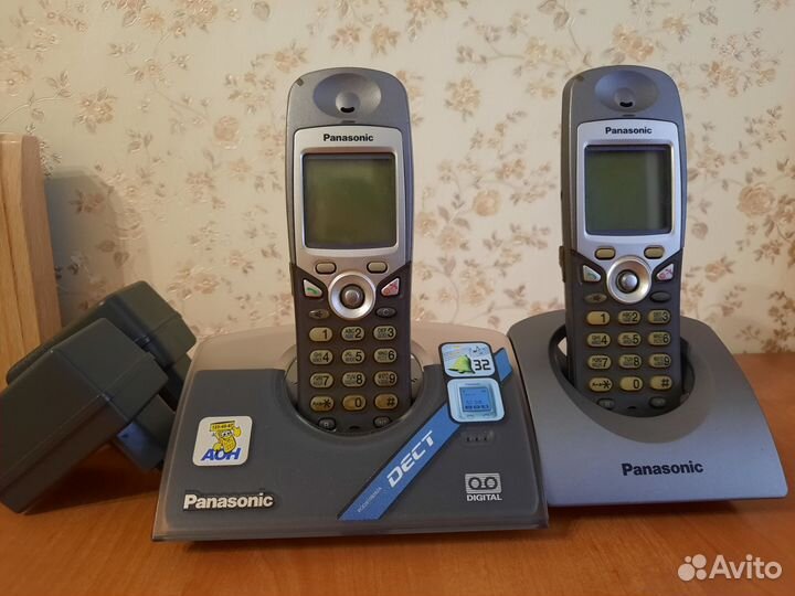 Радиотелефон Panasonic с двумя трубками