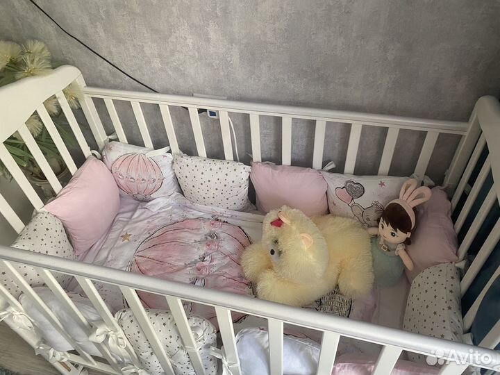 Детская кроватка и пеленальный комод