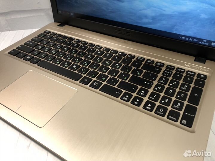 Быстрый ноутбук Asus SSD 2 ядра