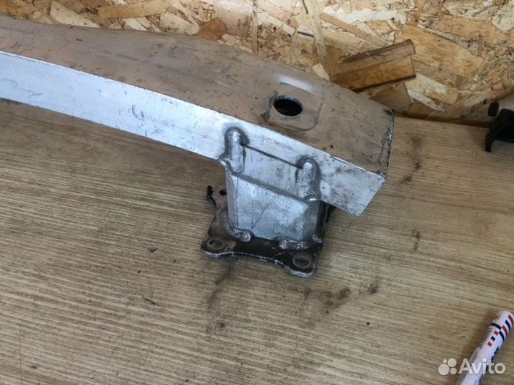 Усилитель бампера Audi A6