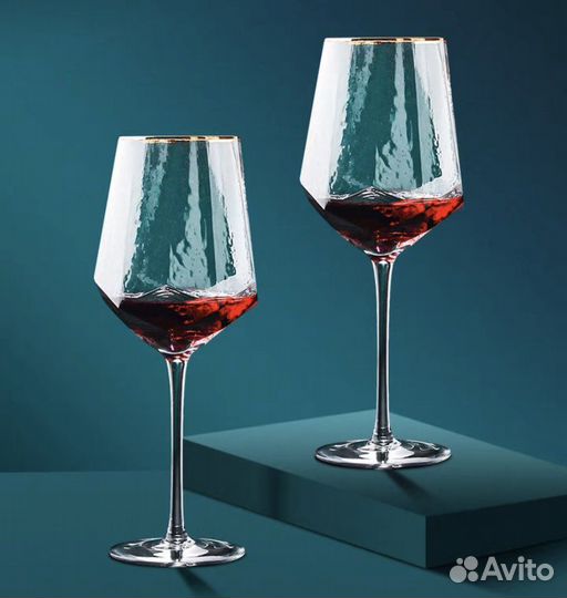 Бокалы на ножке для вина шампанского