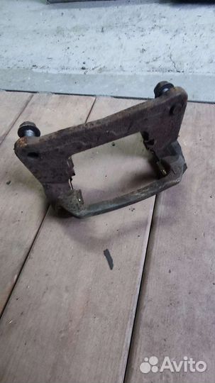 Суппорт тормозной передний правый lexus RX 300