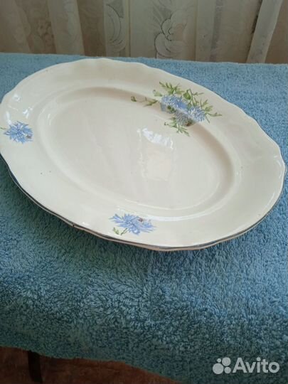 Большое блюдо, хрустальная менажница и другое