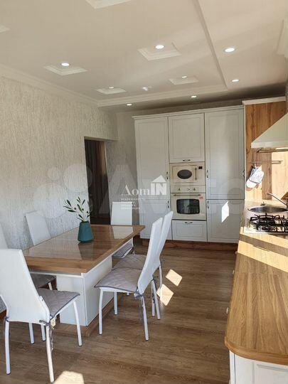 Коттедж 182,7 м² на участке 8,2 сот.