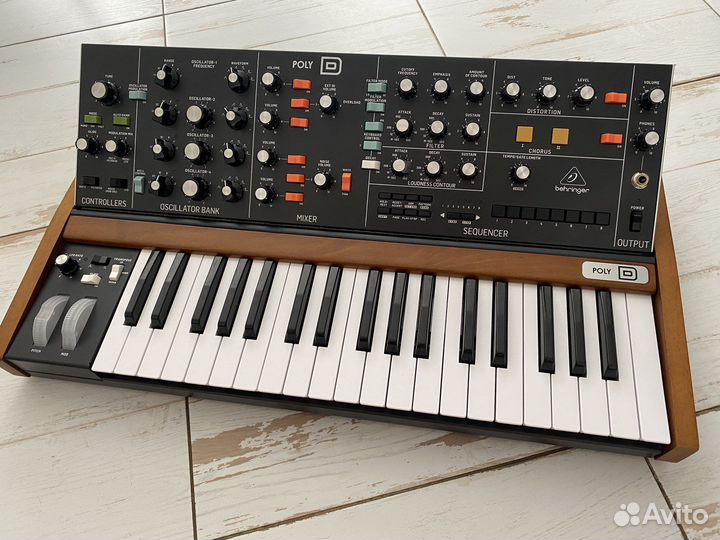Синтезатор Behringer poly d