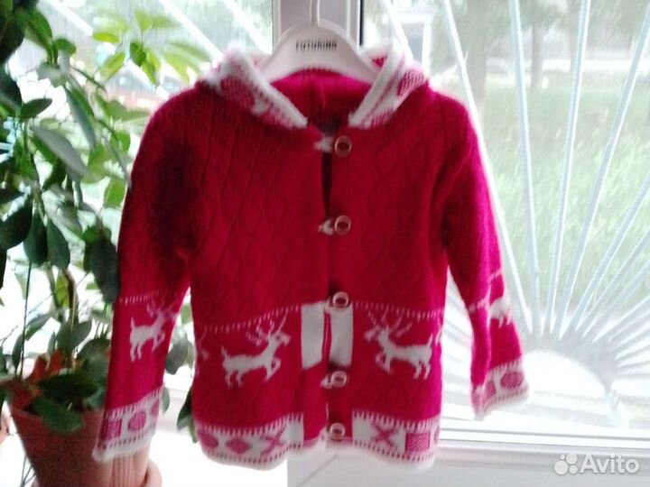 Продам кофточку для девочки 3-4 годика