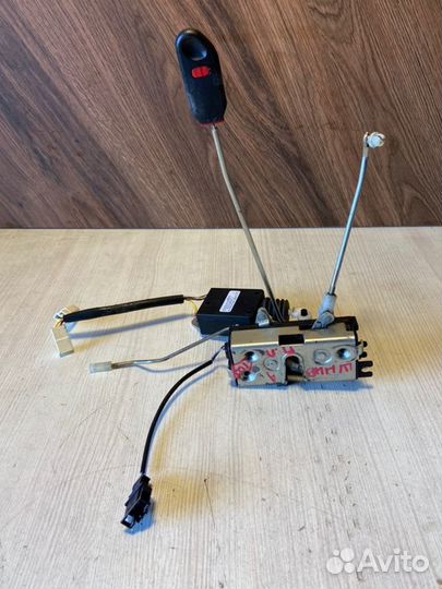 Замок двери передний левый Chevrolet Niva 2020