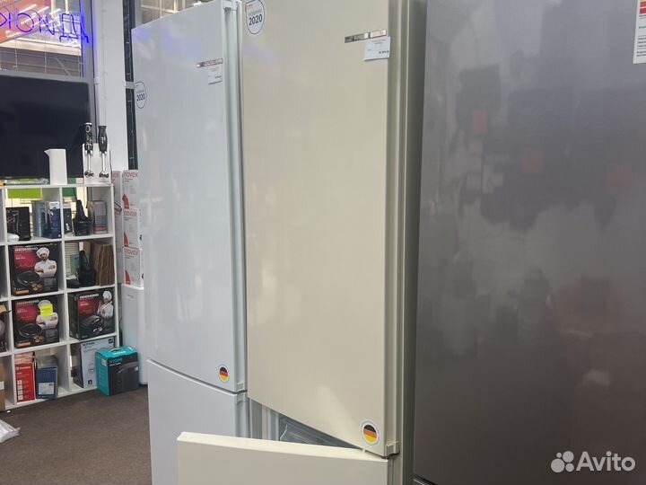 Новый холодильник Bosch KGN39UK22