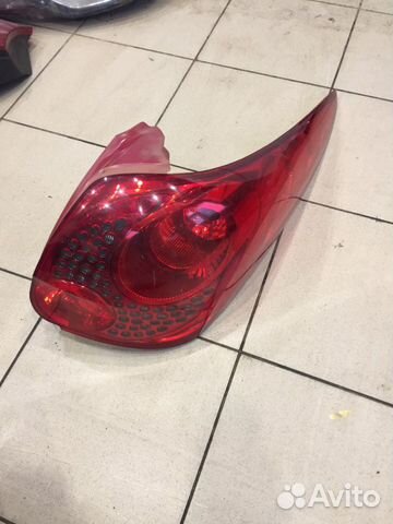 Фонарь задний правый Peugeot 207 1