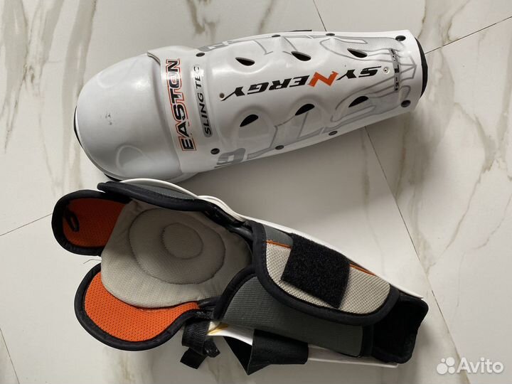 Хоккейная защита на ноги