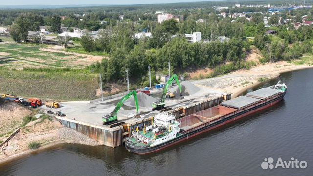 Паузка судов, следующих вверх через Городец