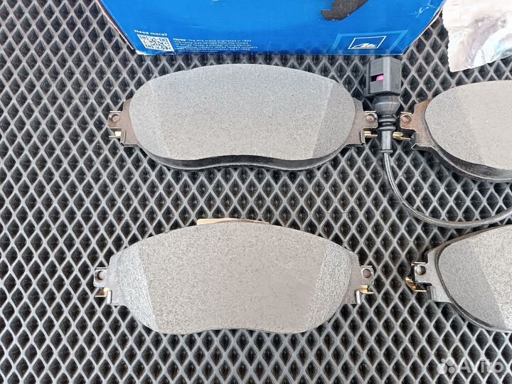 Тормозные колодки ATE Ceramic 13047027642