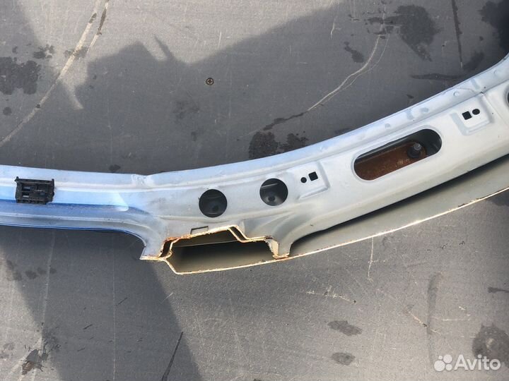 Стойка левая лобового стекла logan 1