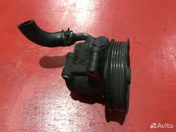 Насос гура Ford Maverik TM1 YF 2.0