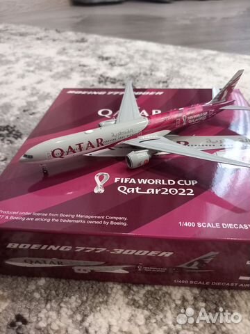 Модель самолета Boeing 777-300ER 1:400