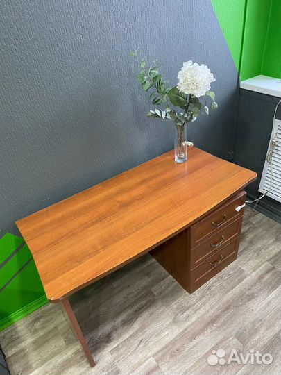 Продам офисный стол