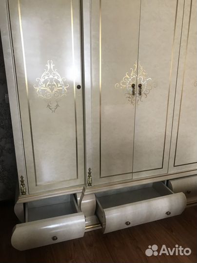 Спальный гарнитур