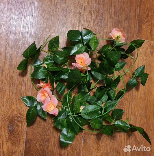 Искусственная лиана с цветами