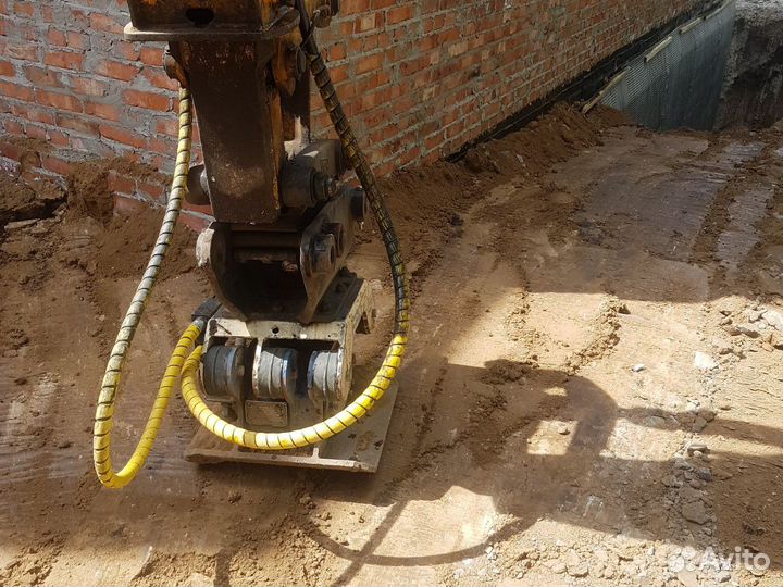 Трамбовка (шлеп нога) на обратную засыпку с уплотн