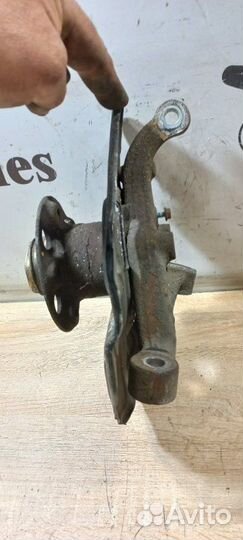 Кулак передний правый Mercedes-Benz E-Class E250