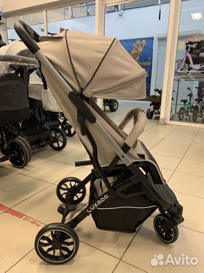 Коляска прогулочная Luxmom