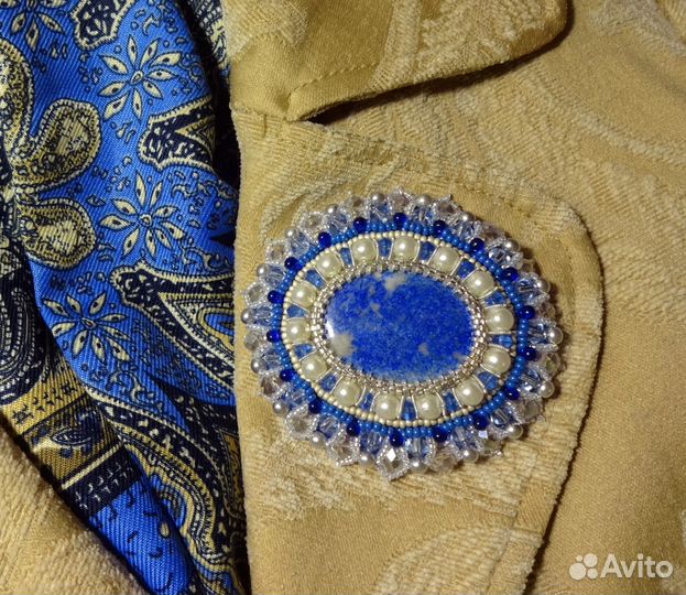 Брошь с лазуритом ручная работа