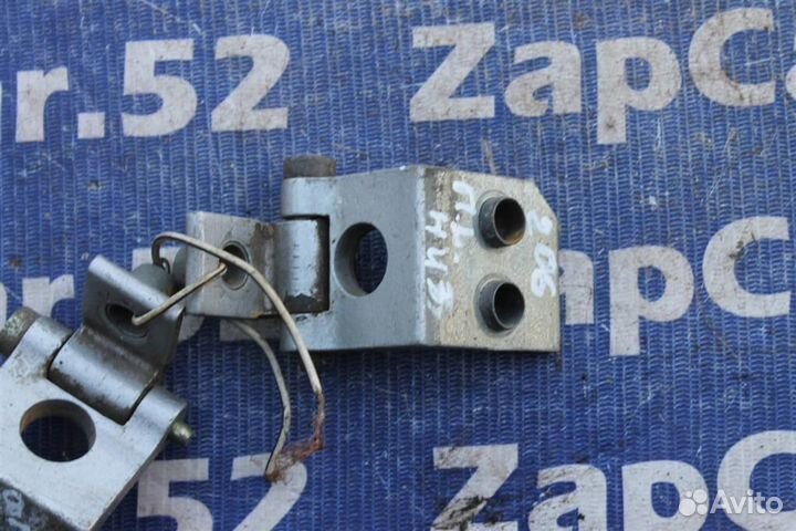 Петля двери передней левой Пежо 206