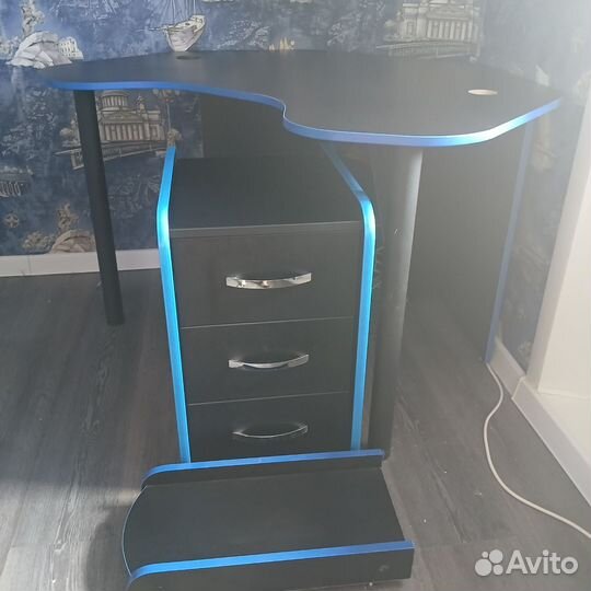 Компьютерный стол