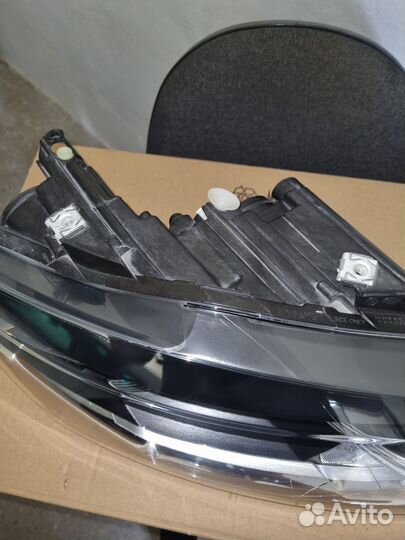 Фара передняя правая на Фольскваген Поло