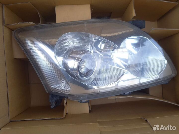 Фары передние авенсис
