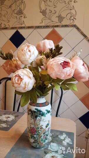 Композиция из искусственных пионов