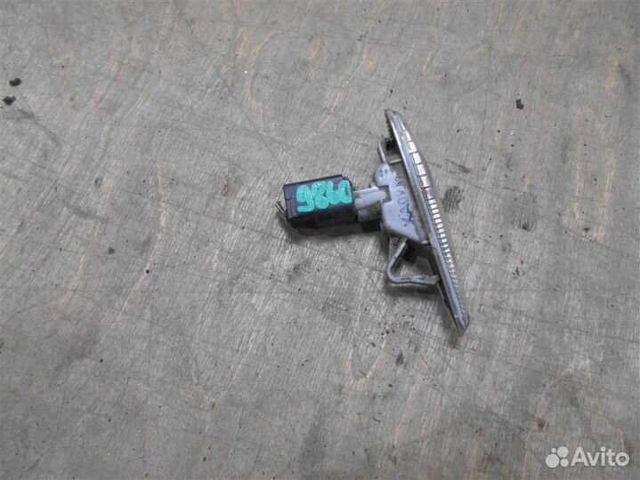 Повторитель на крыло белый от Mazda Mazda 6 (GH)