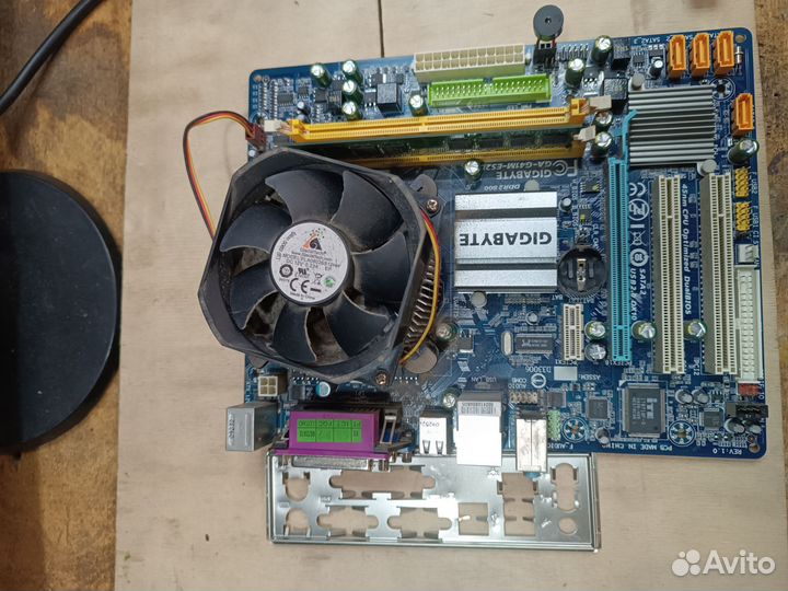 Материнская плата с процессором и памятью