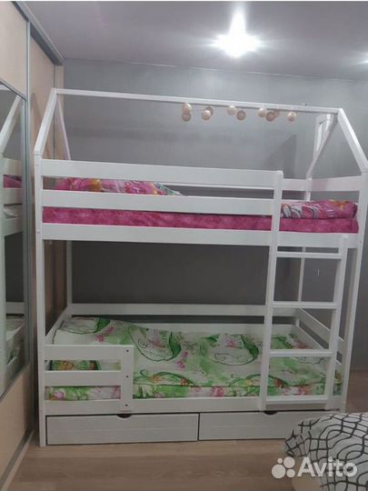 Двухъярусная детская кровать