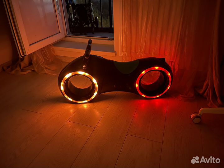 Беговел Трон