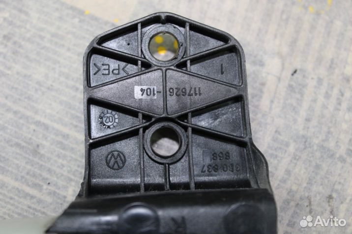 Замок двери передней правой Volkswagen Passat B6 2