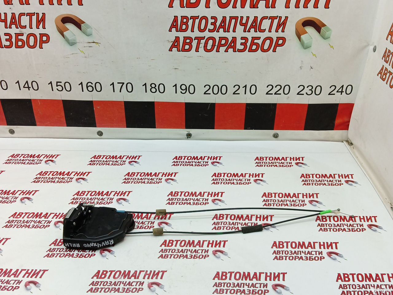 Замок двери задней левой Тойота Рав 4 ха40