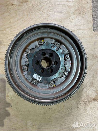 Двухмассовый маховик 04L105266AD