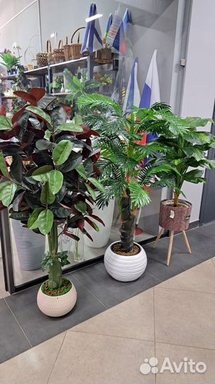 Искусственное дерево в горшке