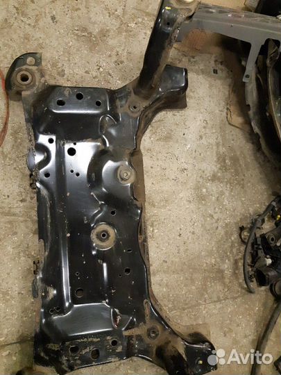 Подрамник передний Ford Focus 3