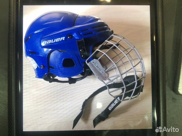 Хоккейный шлем