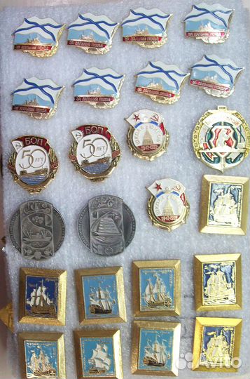 Продам значки на морскую/речную тематику