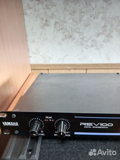 Вокальный процессор эффектов Yamaha REV100 Рэковый