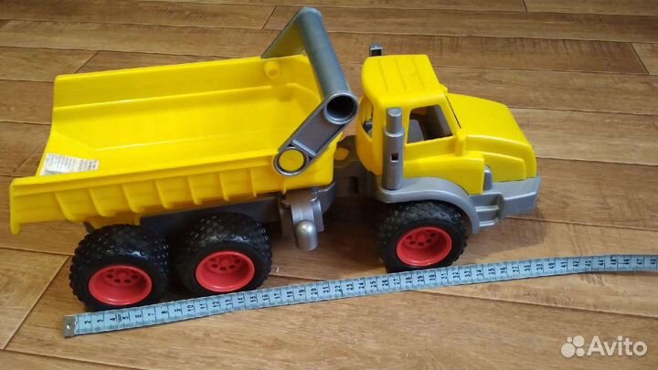 Трактор с прицепом, грузовик, фура