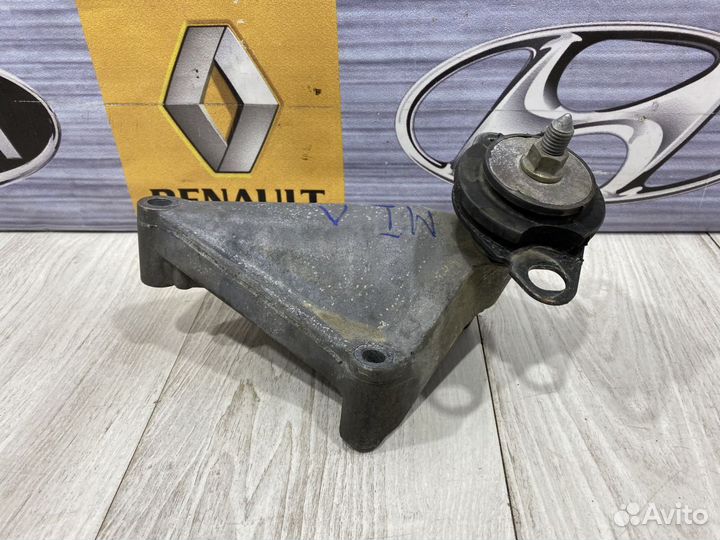 Опора двигателя двс Кронштейн Renault megane 1 Лев