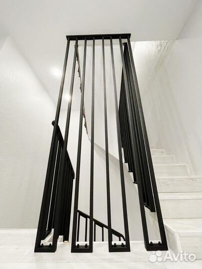 Кованые перила для лестниц/ ограждение ч потолок