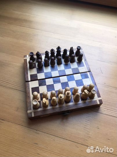 Шахматы дерево, бархат, 15 на 15 см.индия