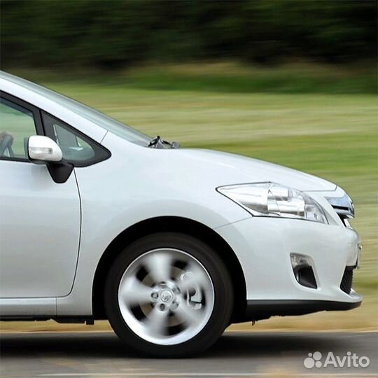 Крыло переднее правое в цвет Toyota Auris 1