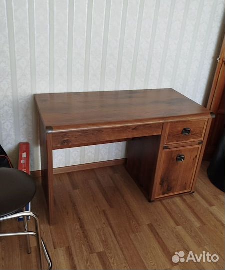 Письменный стол